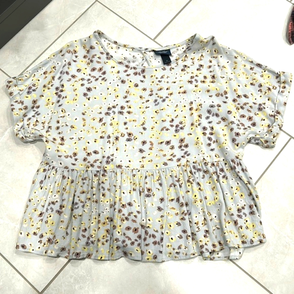 Misses cropped open back blouse